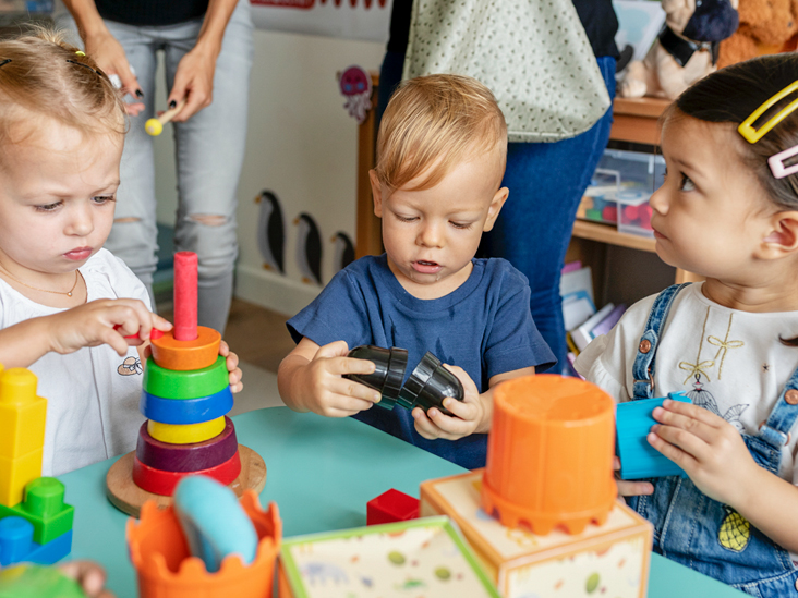 Діти двох-чотирьох років - маленькі дослідники всього навколо